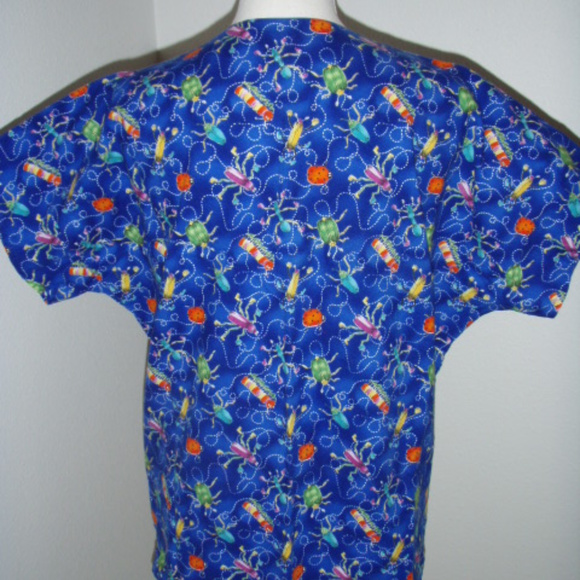 NWOT Bright Blue with Insect Pattern Scrub Top - Picture 3 of 3